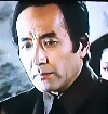 髪の毛がおかしい。ヅラ？